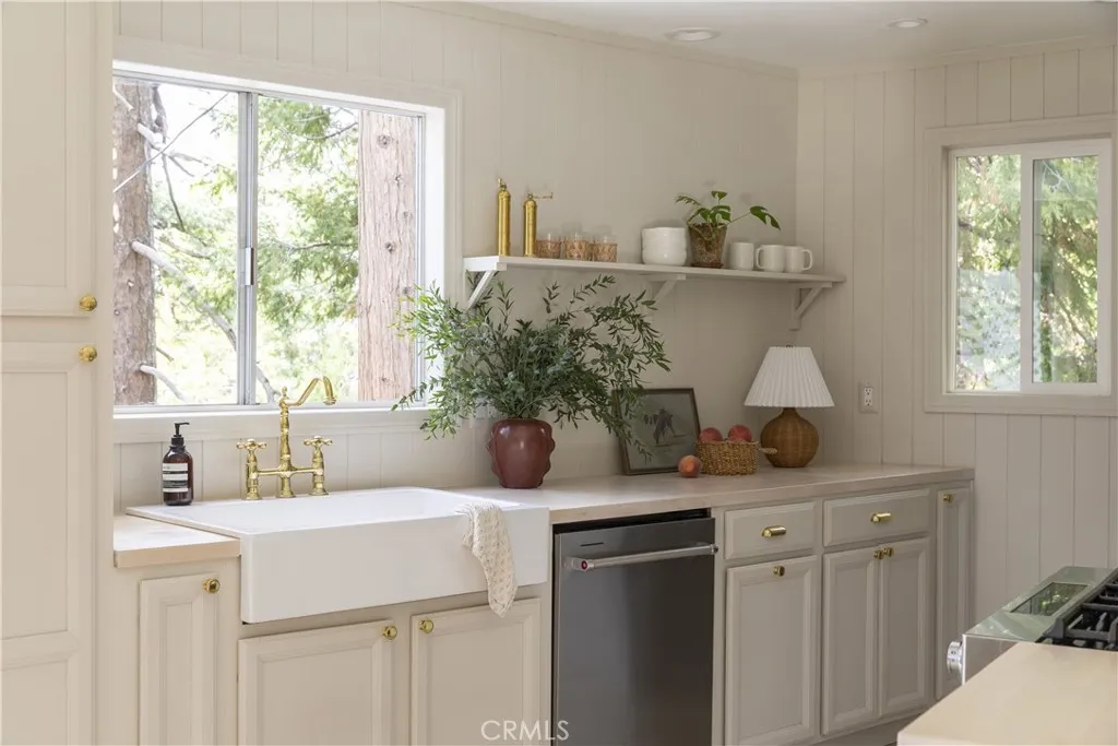 527 Rainier Road, Lake Arrowhead, California 92352 home-pic-17